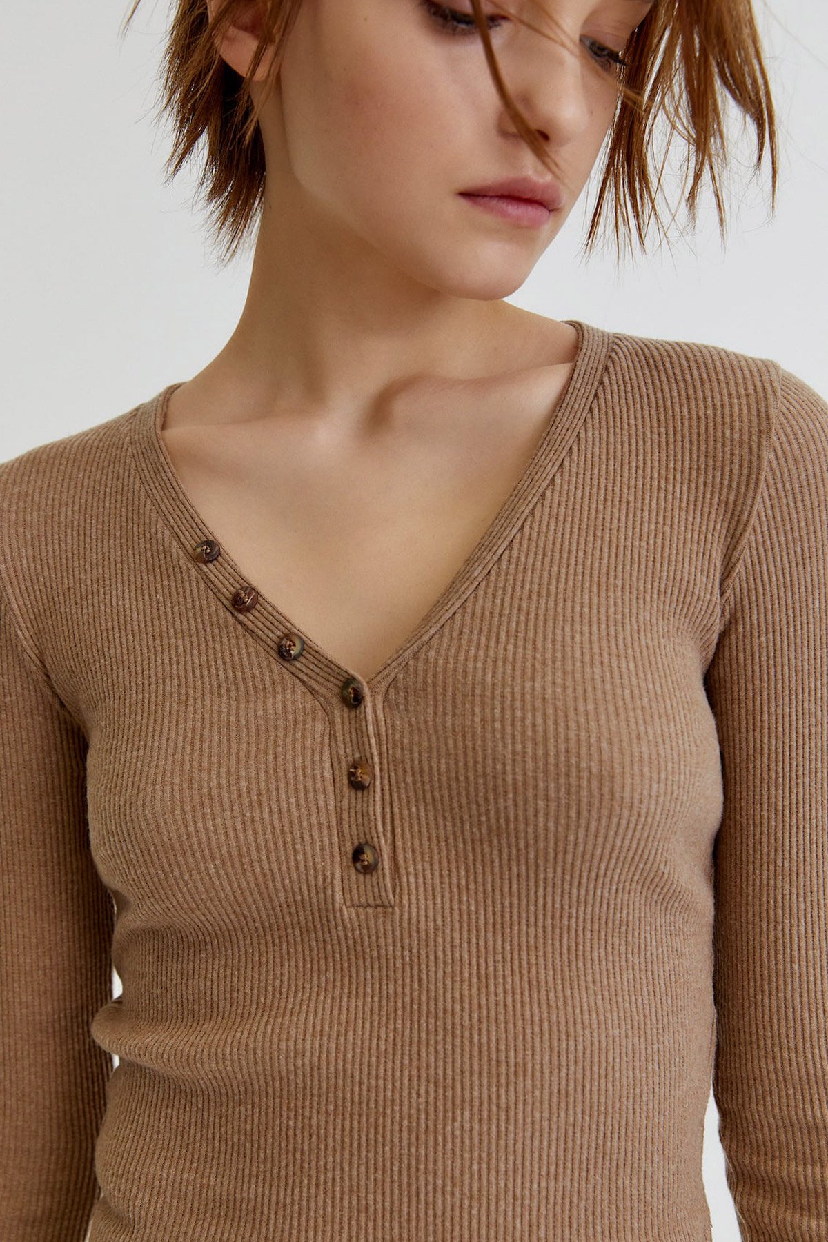 Ribbed Cropped T-Shirt With Buttons - Görsel 3